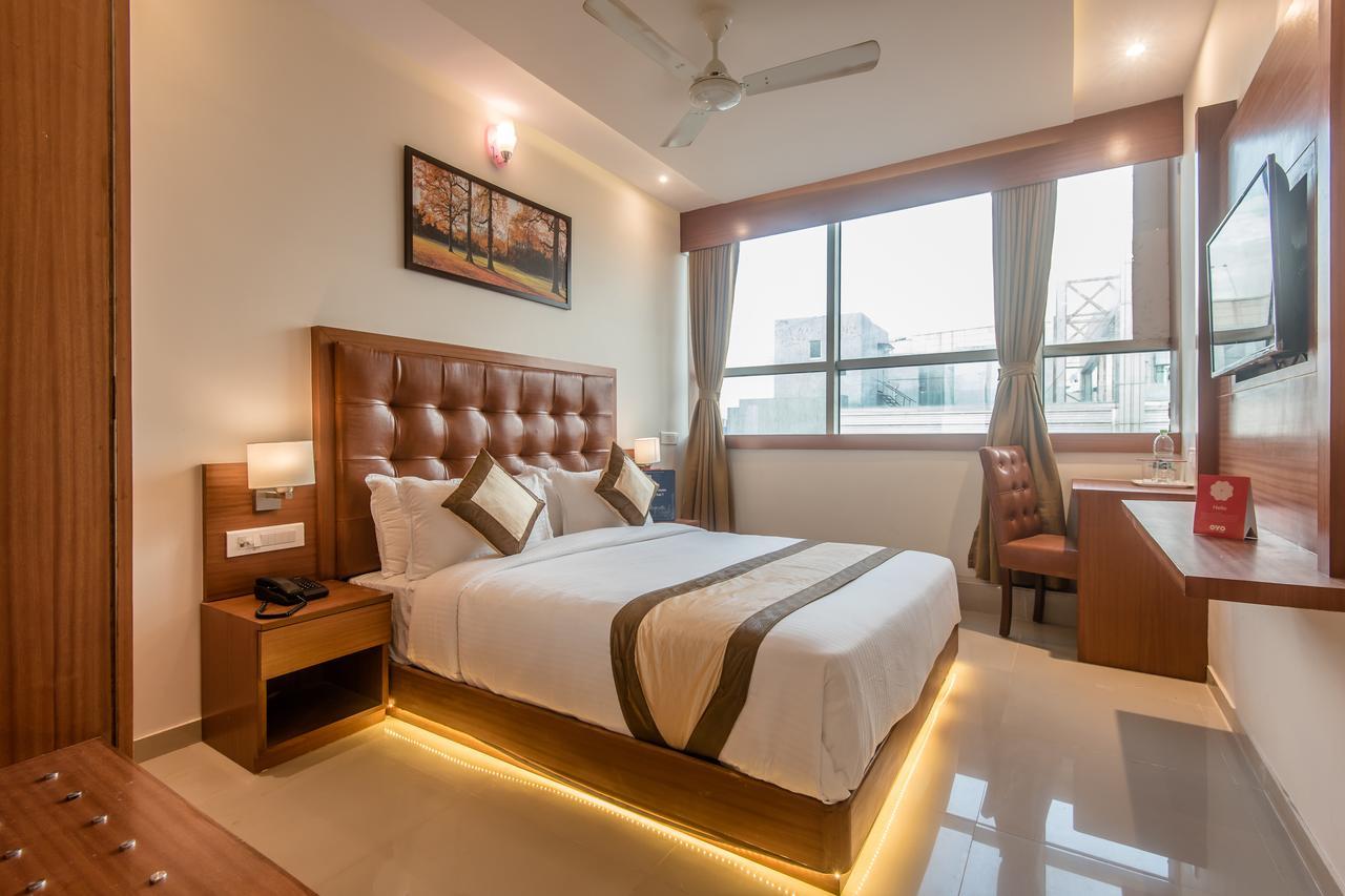 Oyo 9328 Empire Suite Navi Mumbai Luaran gambar